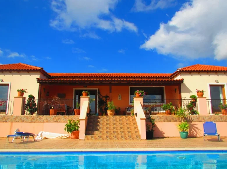 3 bedroom house 200 m² Kefalas, Greece