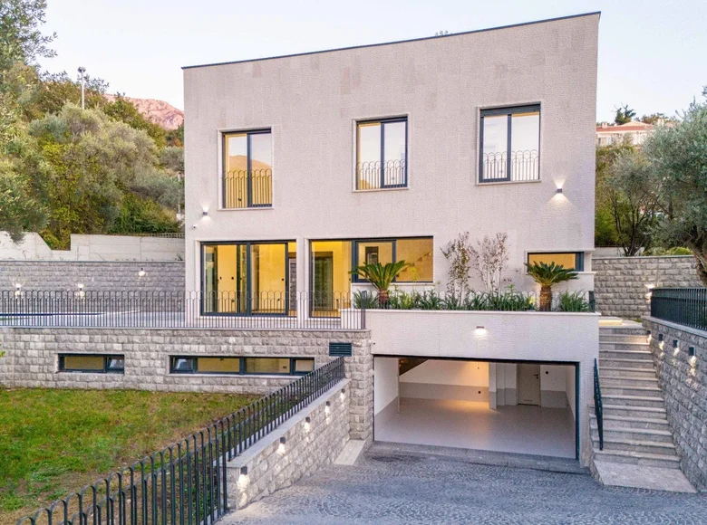 Villa 7 habitaciones 240 m² Kamenovo, Montenegro