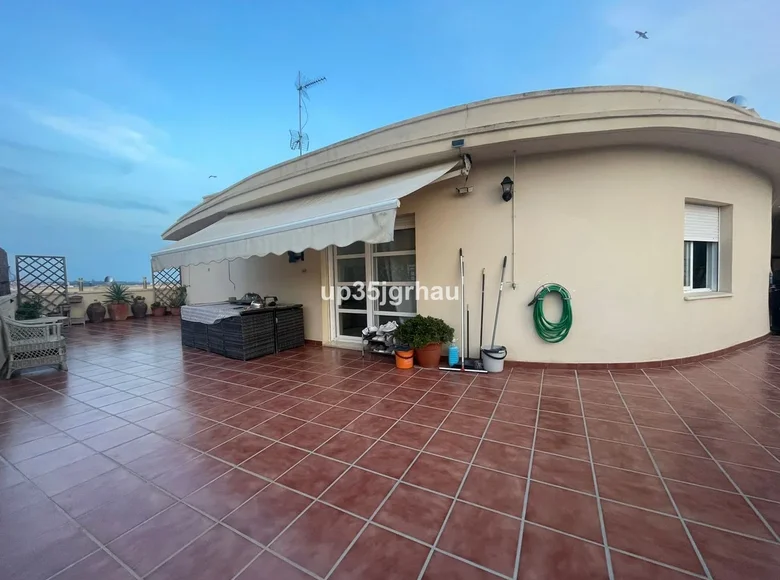 2 bedroom apartment 89 m² Estepona, Spain