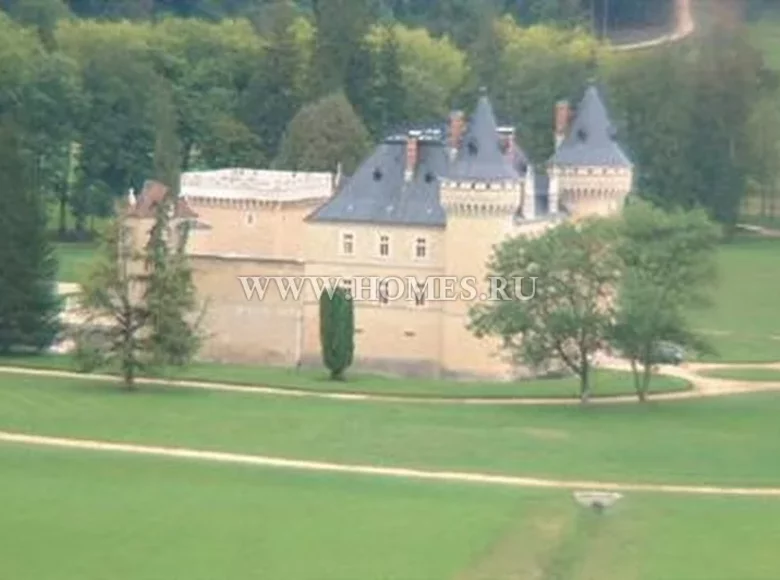 Zamek 2 000 m² Francja, Francja