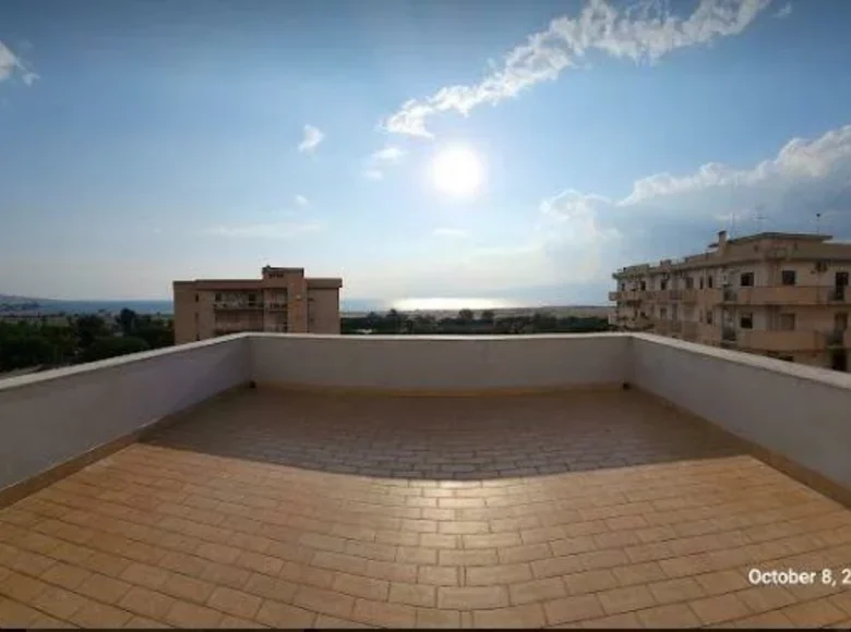 Wohnungen auf mehreren Ebenen 6 Zimmer 220 m² Reggio Calabria, Italien