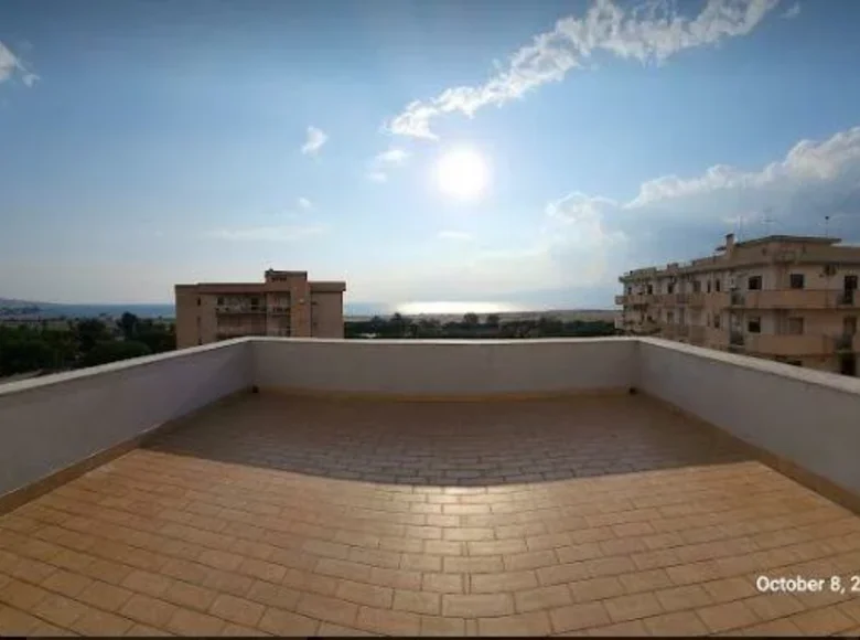 Multilevel apartments 4 bedrooms 220 m² Reggio Calabria, Italy