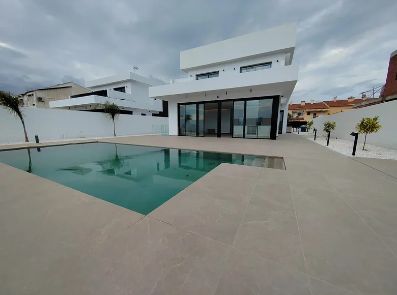 5-Zimmer-Villa 275 m² Alicante, Spanien