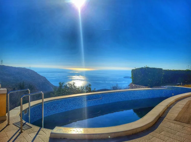 Mansion 6 bedrooms 2 000 m² Budva, Montenegro