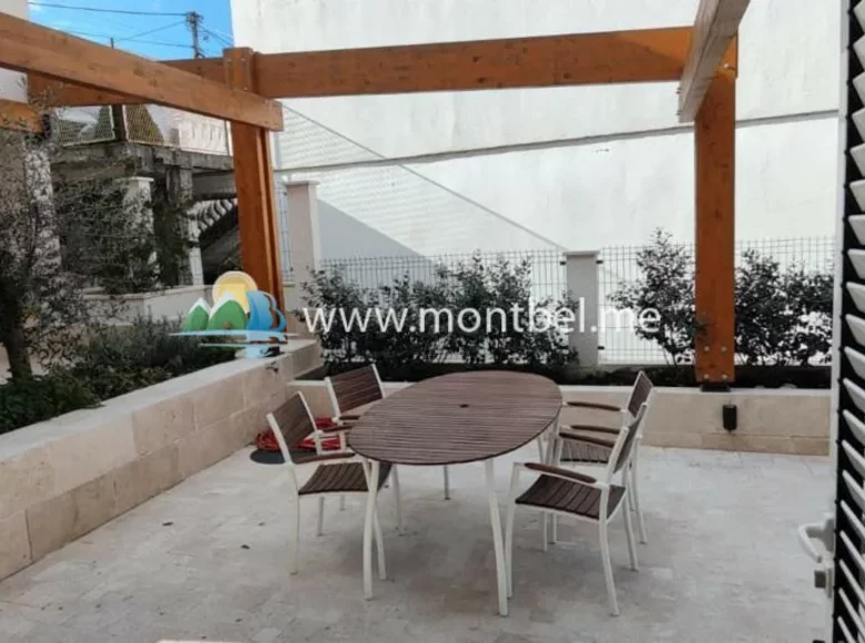 Casa 4 habitaciones 320 m² Bar, Montenegro