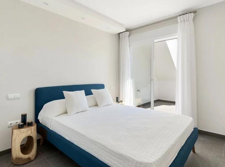 2 bedroom penthouse  Calahonda, Spain
