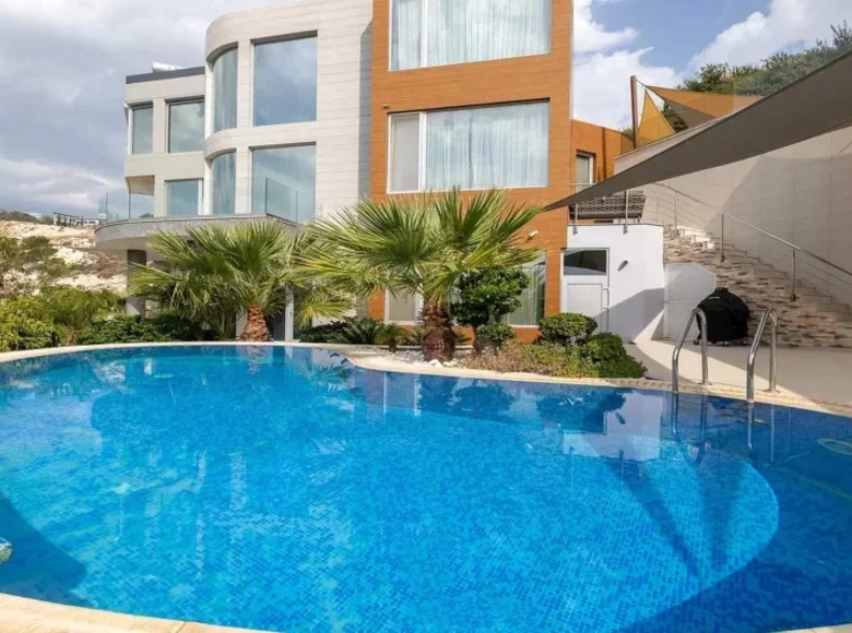 5-Zimmer-Villa 575 m² Ayios Tychonas, Cyprus