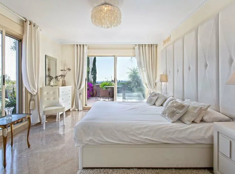 Townhouse 2 bedrooms 343 m² Marbella, Spain