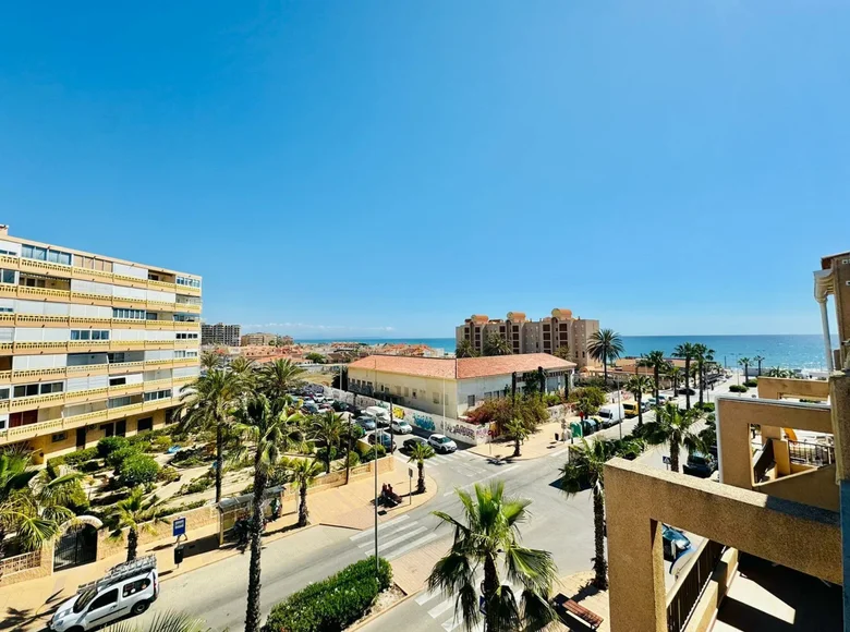 Mieszkanie 4 pokoi 88 m² Torrevieja, Hiszpania