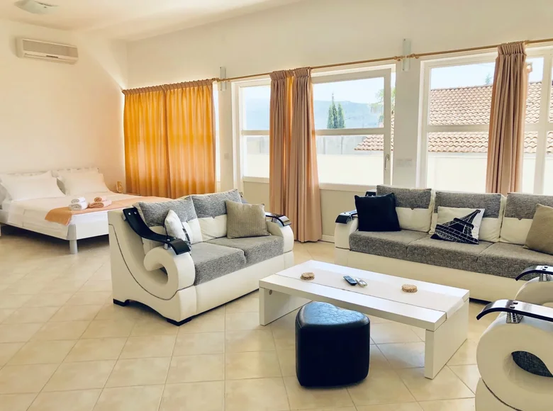 Haus 9 Schlafzimmer 378 m² Topla, Montenegro