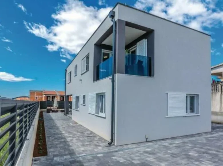 Villa 8 Schlafzimmer 200 m² Durrës, Albanien