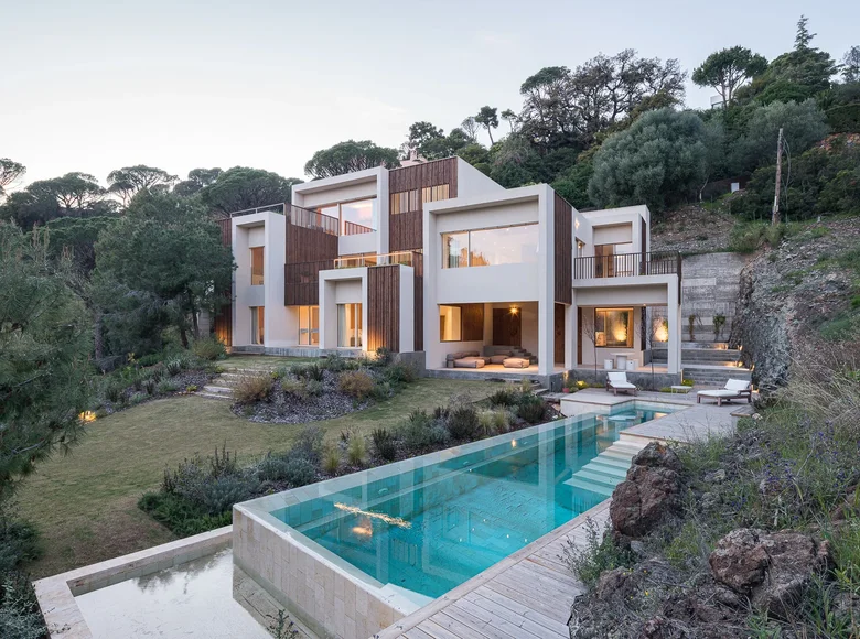 4-Schlafzimmer-Villa 699 m² Benahavis, Spanien