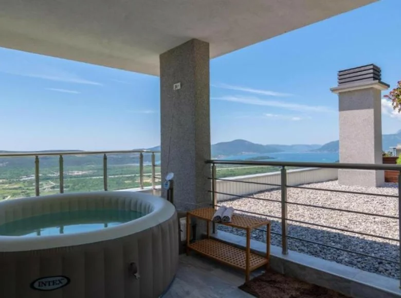 3 bedroom villa 220 m² Gradiosnica, Montenegro