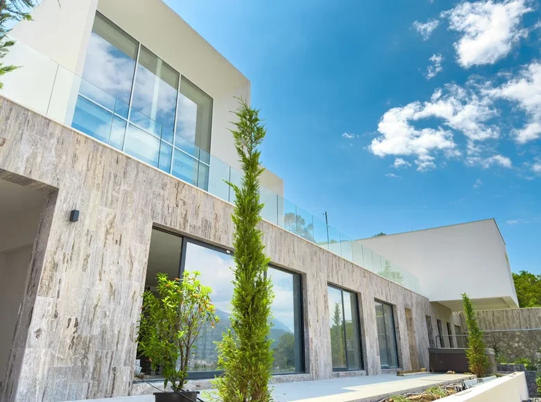 2 bedroom apartment 119 m² Krasici, Montenegro