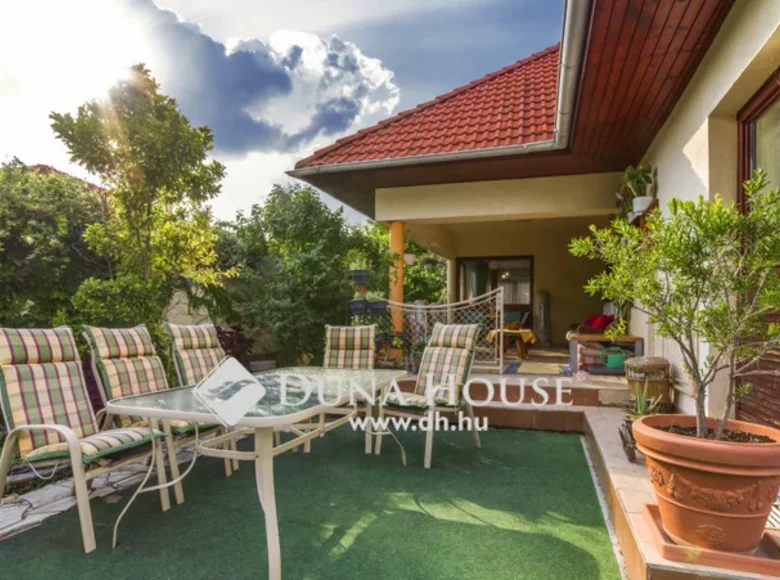 House 385 m² Toeroekbalint, Hungary