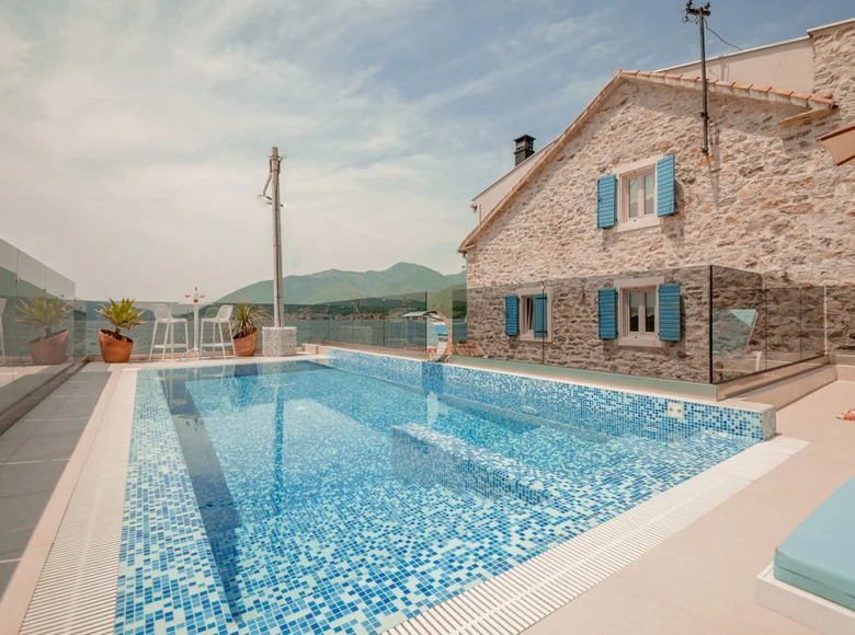 Casa 3 habitaciones 105 m² Tivat, Montenegro