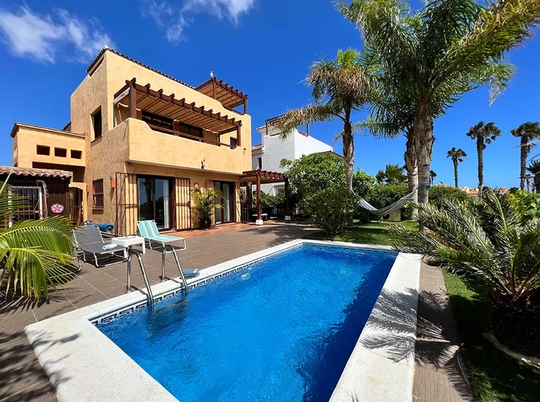 Villa de 4 dormitorios 351 m² El Sauzal, España