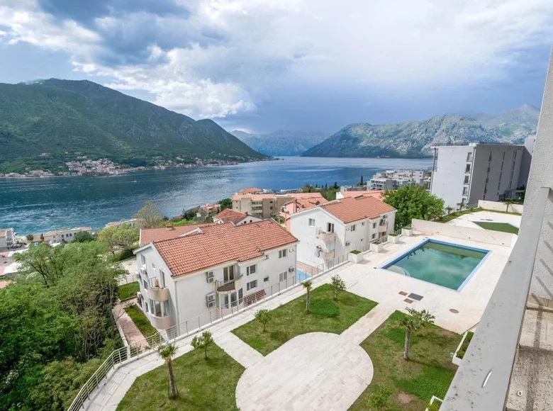 Apartamento 3 habitaciones 103 m² Dobrota, Montenegro