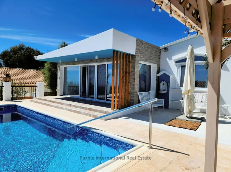 Bungalow 4 bedrooms 270 m² Kamares, Cyprus
