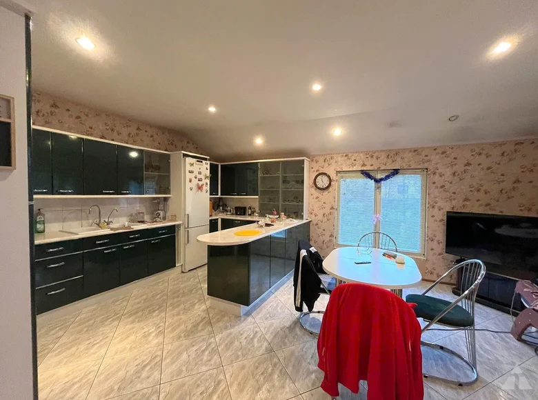 Dom 20 pokojów 388 m² Ryga, Łotwa