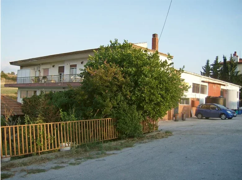 Commercial property 1 008 m² in Pefka, Greece