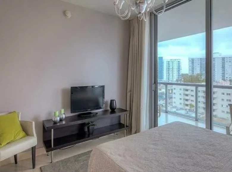 Mieszkanie 3 pokoi 96 m² Miami, Stany Zjednoczone