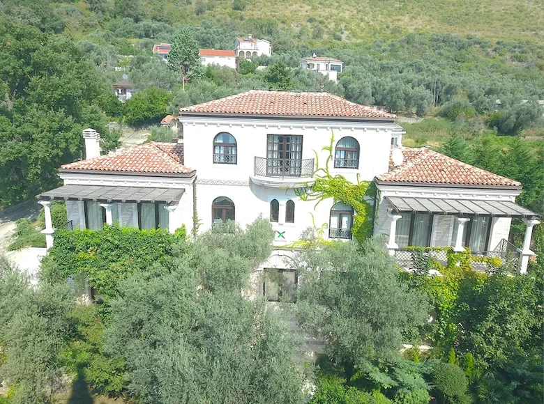 villa de 5 dormitorios 550 m² Katun-Rezevici, Montenegro