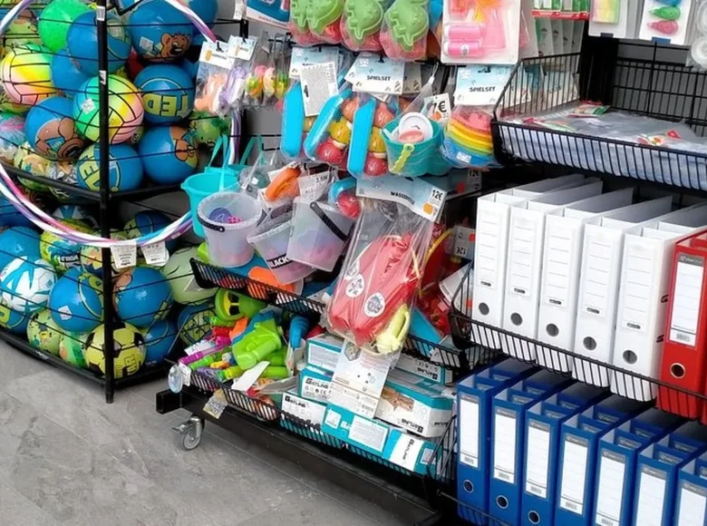 Shop 1 750 m² in Levovik, Serbia