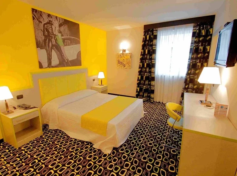 Hotel 815 m² en BG, Italia