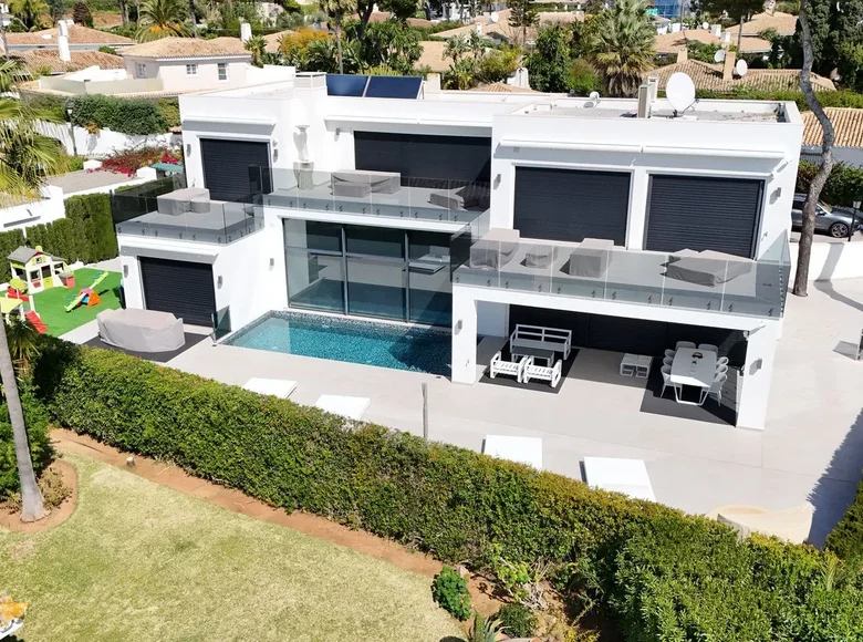 4 bedroom house 400 m² Malaga, Spain