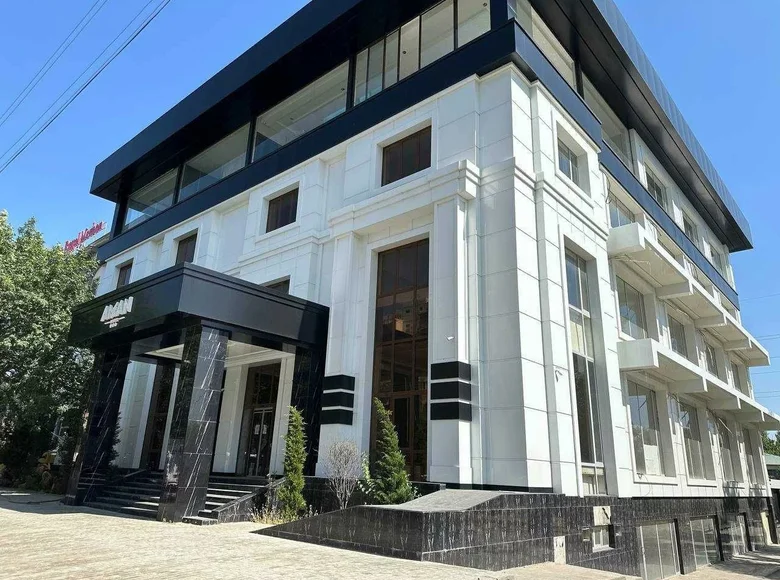 Tijorat 4 185 m² Khanabad