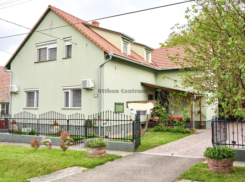 Commercial property 215 m² in Villany, Hungary