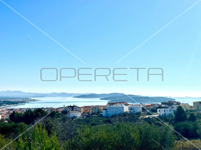 Land 818 m² Vodice, Croatia