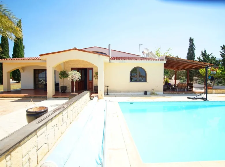 Casa 3 habitaciones 350 m² Kamares, Chipre