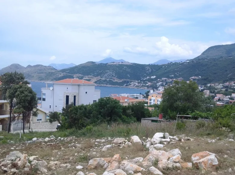 Atterrir  Dobra Voda, Monténégro