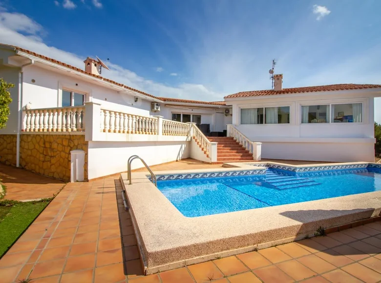 Villa de tres dormitorios 355 m² La Nucía, Španjolska