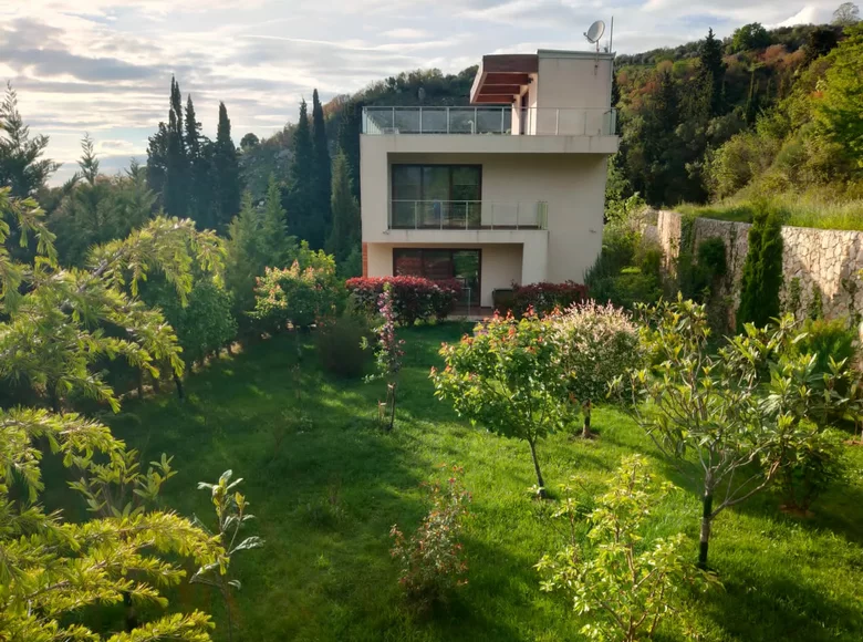 Villa de 3 habitaciones 320 m² Dobra Voda, Montenegro