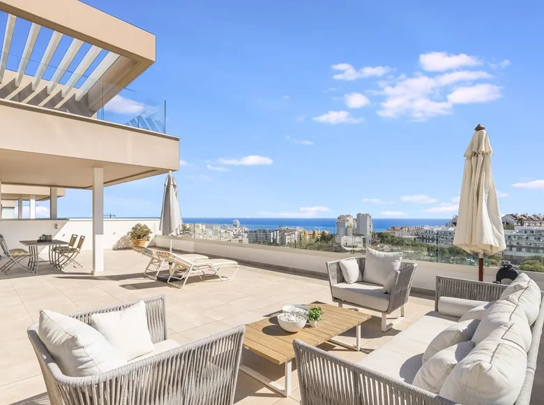 4 bedroom apartment  Estepona, Spain