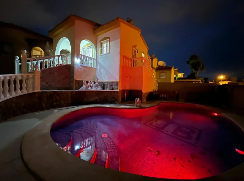 Villa de tres dormitorios 150 m² Urbanizacion Dona Pepa, Španjolska