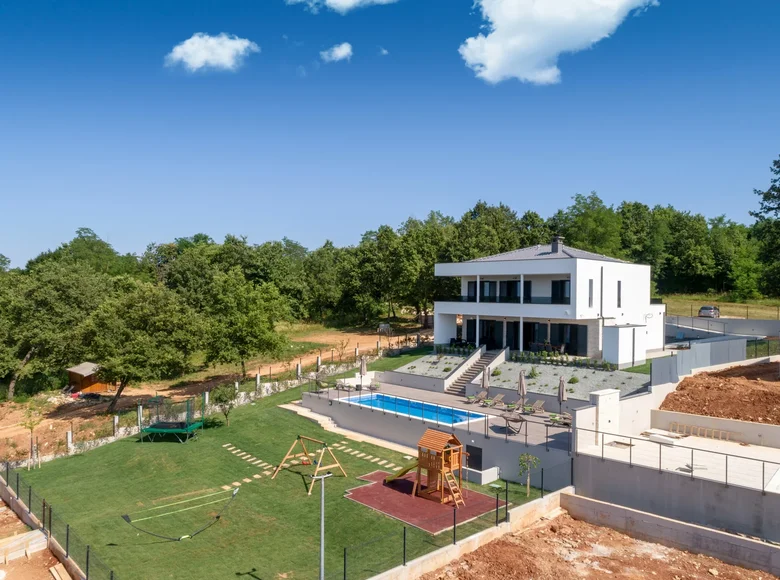 4 bedroom Villa 243 m² Vinez, Croatia