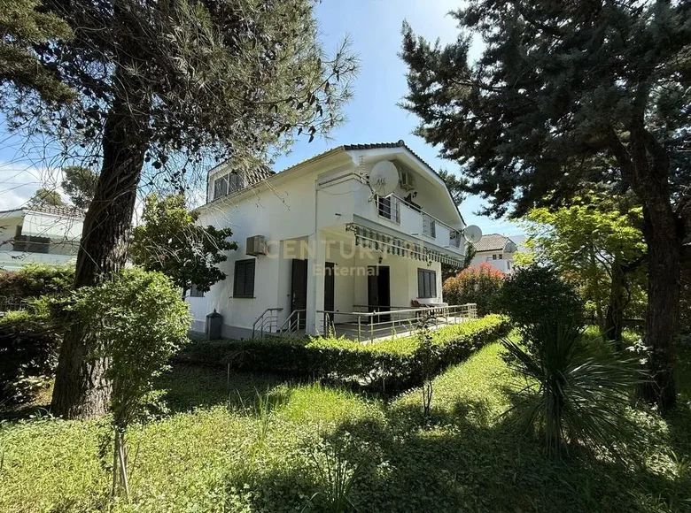 4 bedroom Villa 500 m² Golem, Albania