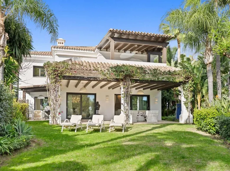 6 bedroom villa 555 m² Marbella, Spain