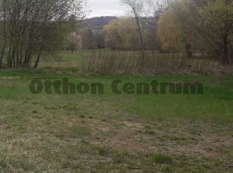 Land 1 590 m² Pecsely, Hungary