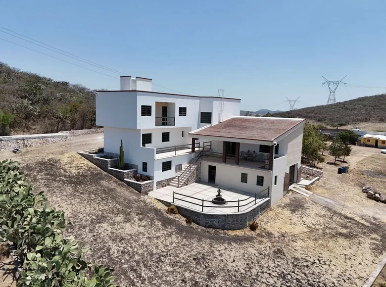 4 bedroom house 550 m² El Marques, Mexico