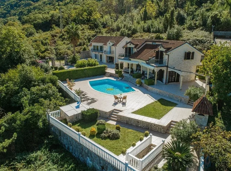 5 bedroom villa 750 m² Stoliv, Montenegro