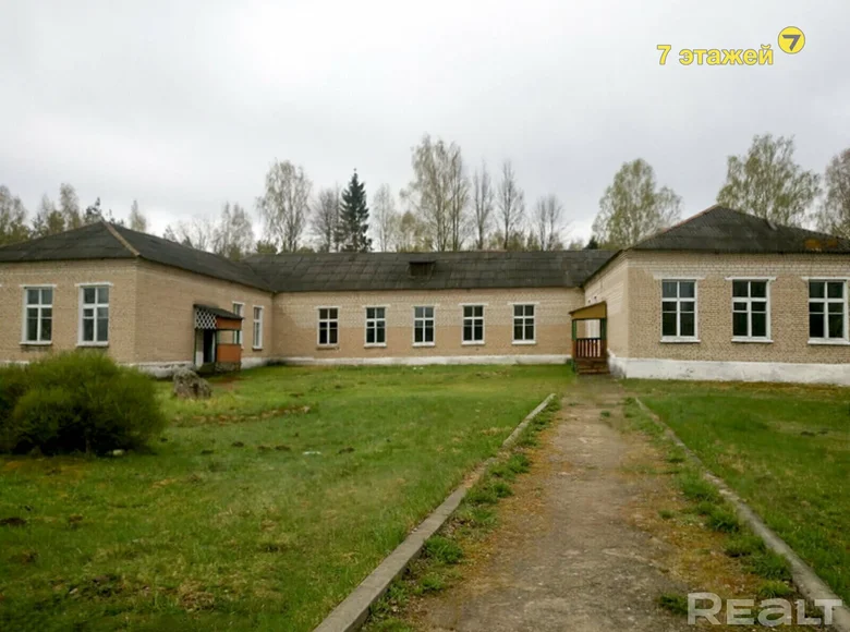 Commercial property 690 m² in Izbisca, Belarus