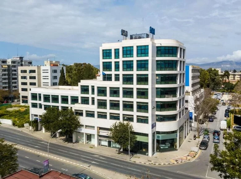 Propiedad comercial 2 130 m² en Nicosia, Chipre