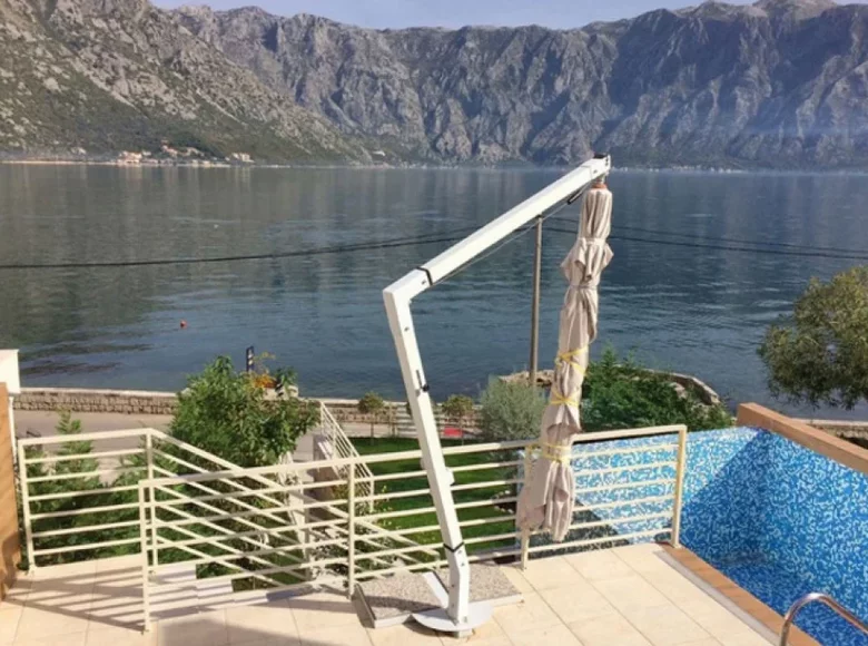 Villa de 4 dormitorios 245 m² Kotor, Montenegro