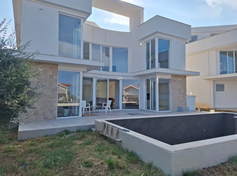 4-Zimmer-Villa 453 m² Krimovice, Montenegro