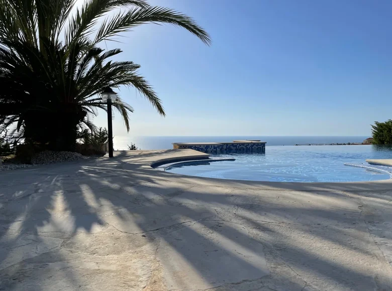 5 bedroom house 200 m² Tala, Cyprus